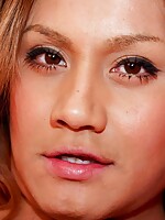 shemale blonde beauty